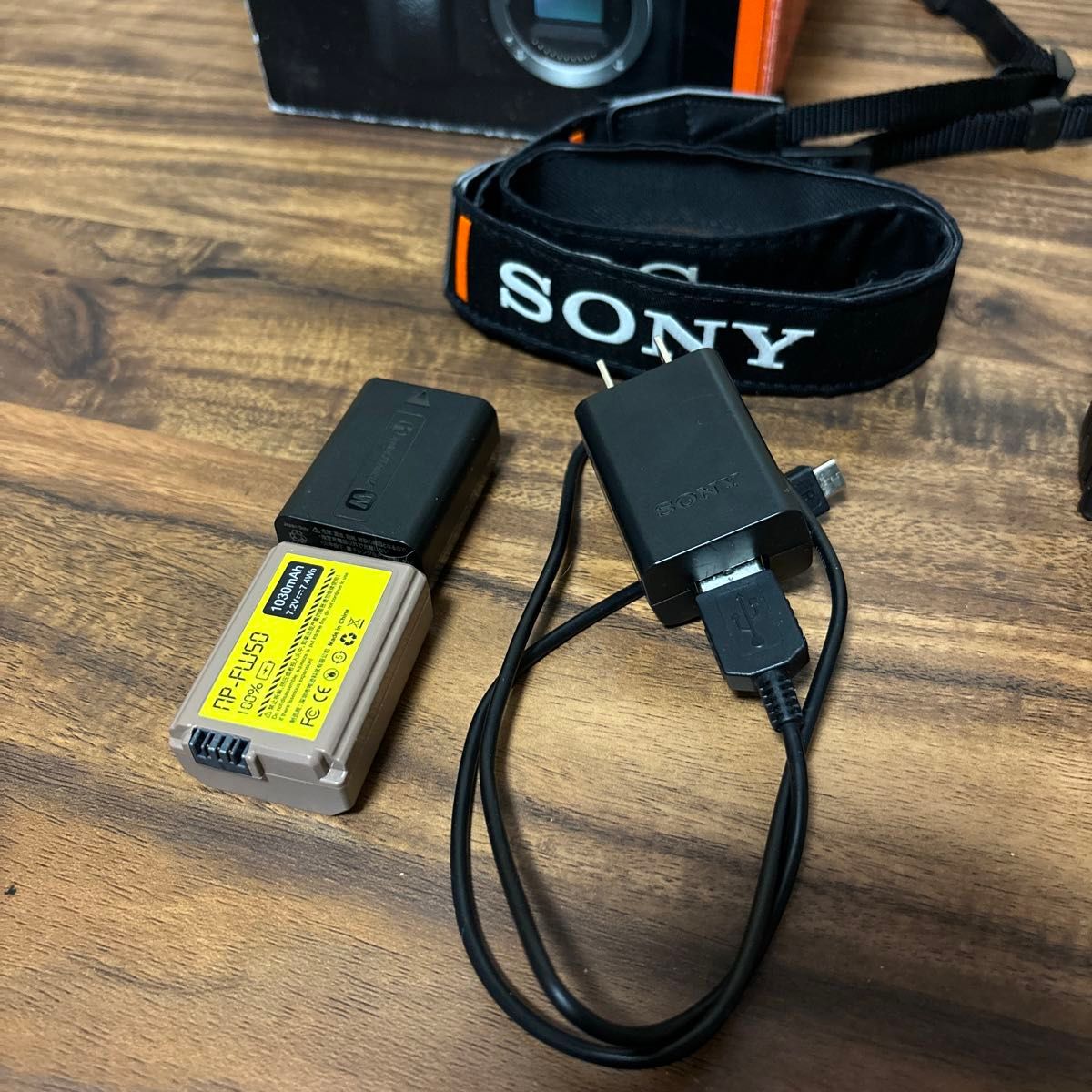 Sony α6400 ブラック バッテリー2個セット ミラーレス一眼カメラ Sony α6400 ブラック バッテリー2個セット ミラーレス一眼カメラ