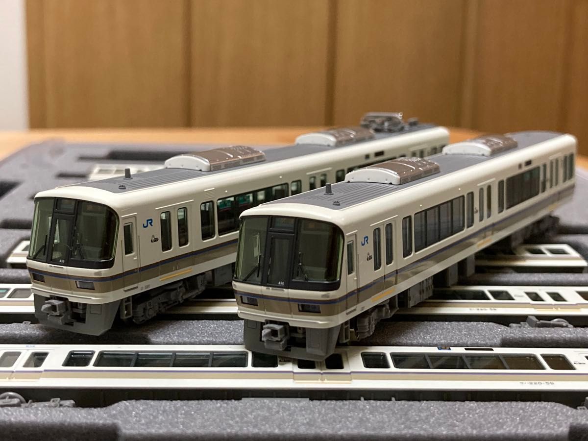 KATO 10-1578 221系 リニューアル車 8両 京都線・神戸線 鉄道 KATO 10-1578 221系 リニューアル車 8両 京都線・神戸線 鉄道