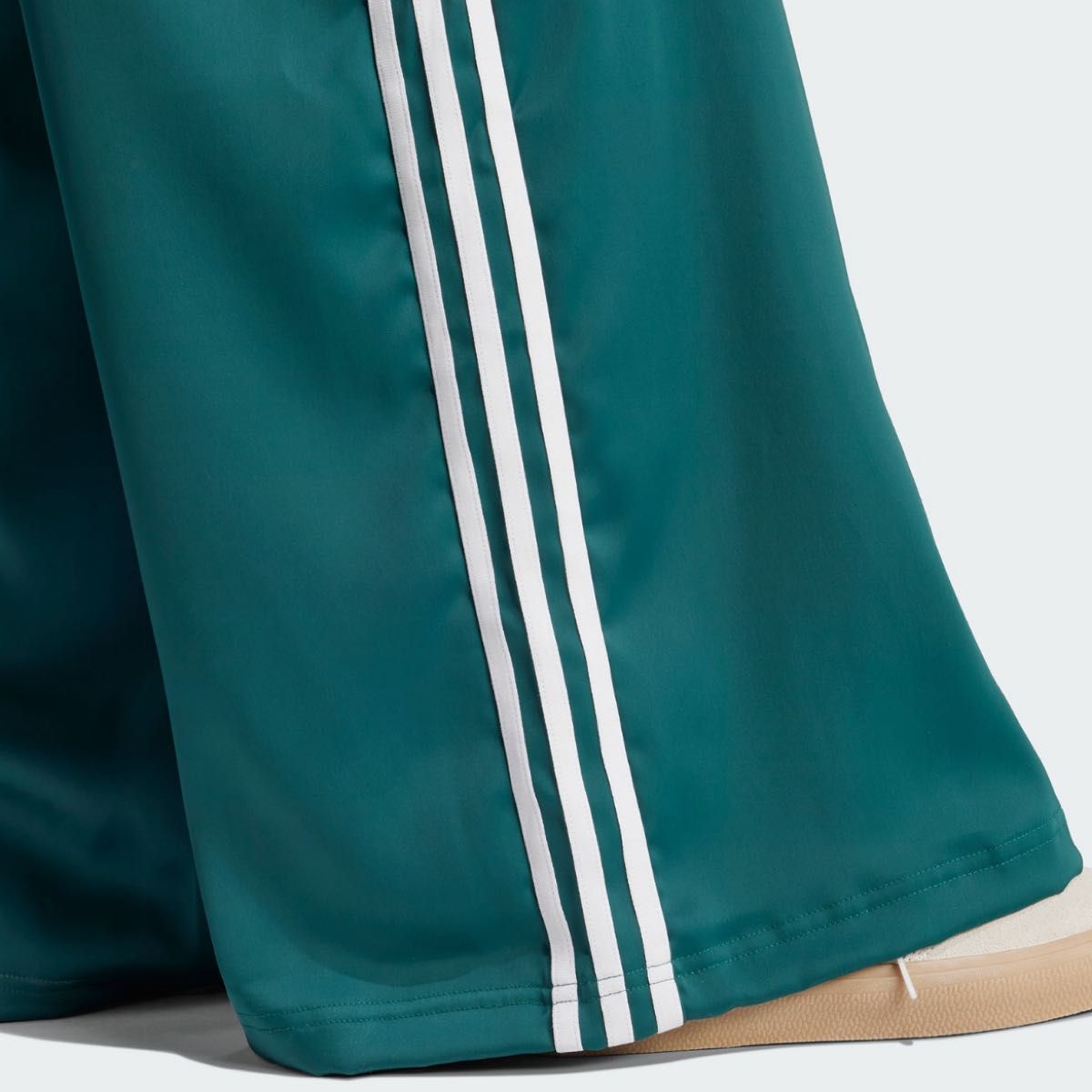 アディダス adidas ORIGINALS サテンワイドレッグトラックパンツ アディダス adidas ORIGINALS サテンワイドレッグトラックパンツ