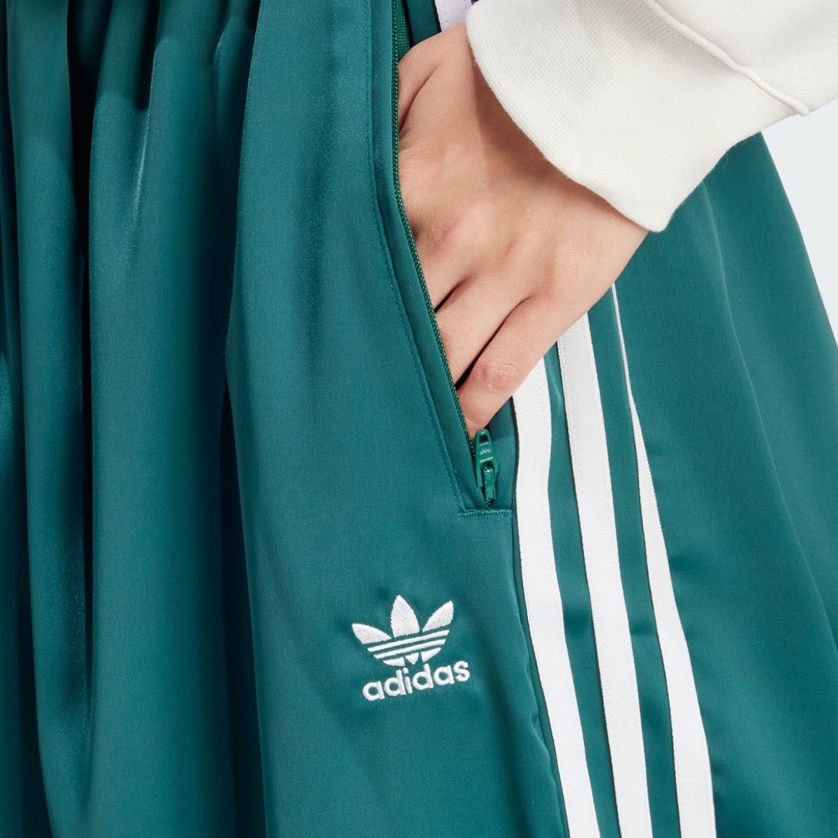 アディダス adidas ORIGINALS サテンワイドレッグトラックパンツ アディダス adidas ORIGINALS サテンワイドレッグトラックパンツ
