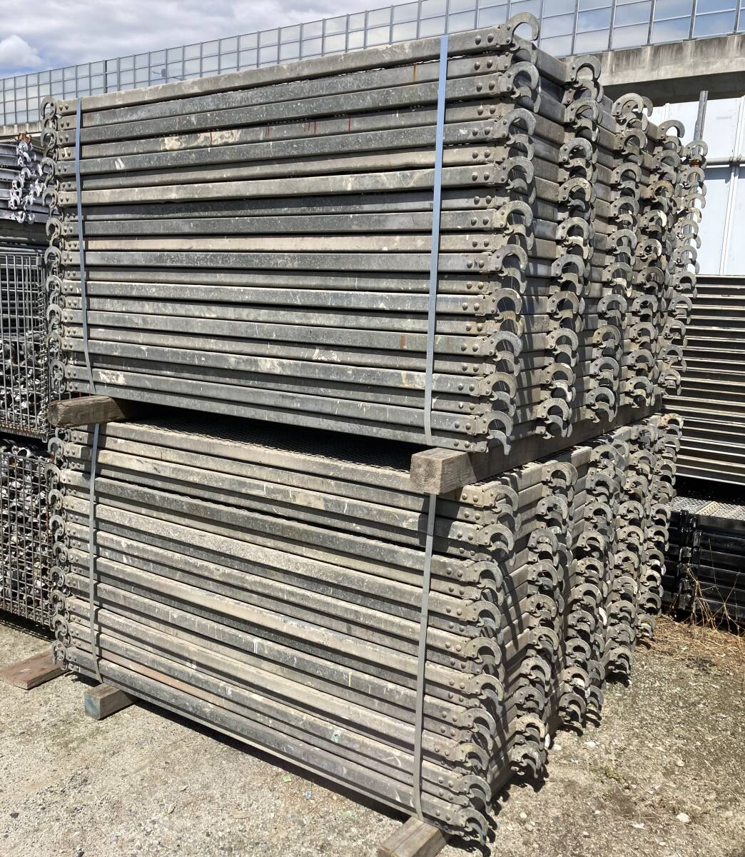  temporary scaffold material safety steel sheet ( all-purpose board )2.0M used thickness 1.2.100 pieces set unit price 2,100 jpy weight temporary ..* warehouse * yard * construction work other size . equipped 