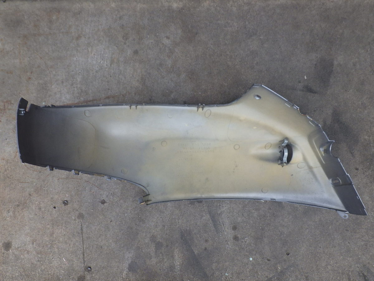  used original part Honda HONDA Giorno GIORNO AF24 right side body cover cowl 83500-GAMA-0000 SILVER silver color control No.06239