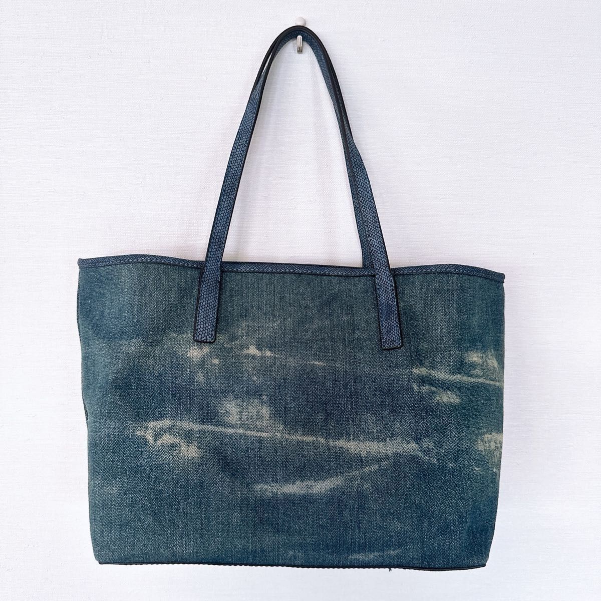 Guess トートバッグ デニム 刺繍 おまけ付き|Yahoo!フリマ(旧 Guess トートバッグ デニム 刺繍 おまけ付き|Yahoo!フリマ(旧