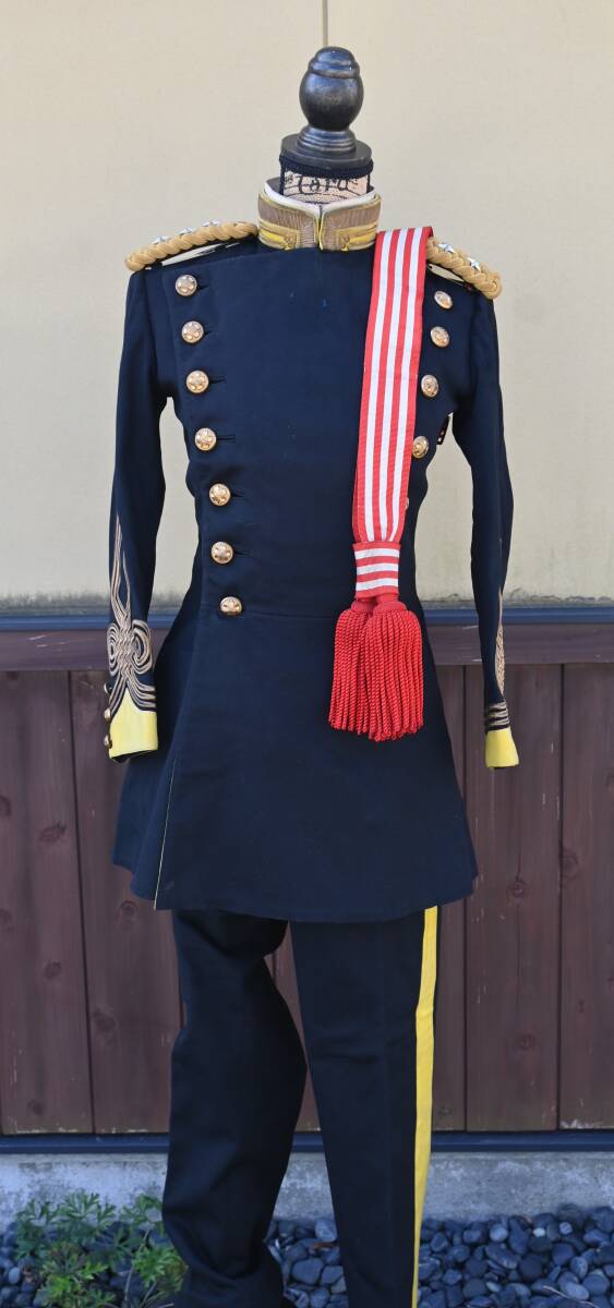 Yahoo!オークション - 日本軍 砲兵大尉 大礼服 正装 砲兵科 上下 Yahoo!オークション - 日本軍 砲兵大尉 大礼服 正装 砲兵科 上下