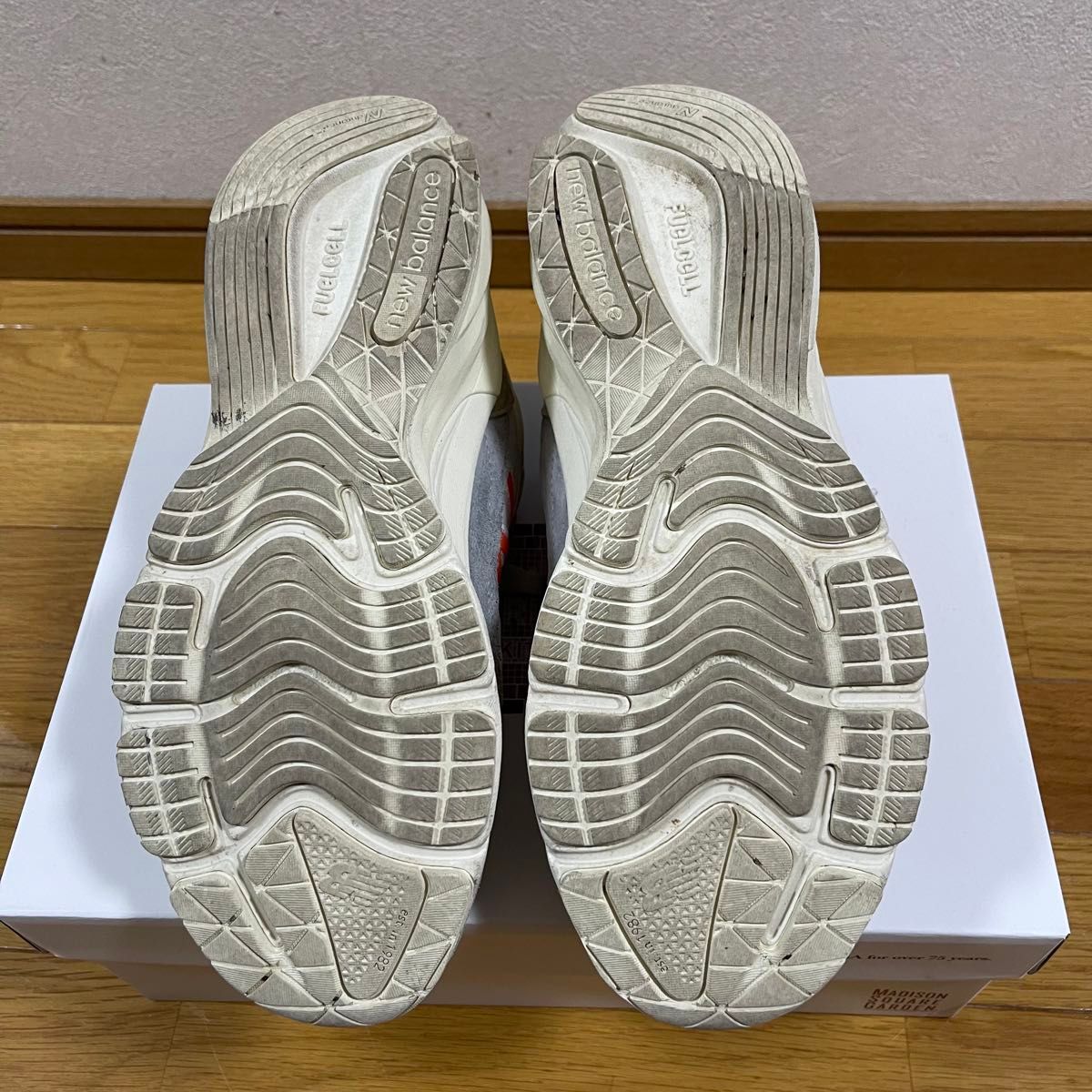 KITH × New Balance 990V6 Ronnie Fieg & MSG KITH × New Balance 990V6 Ronnie Fieg & MSG