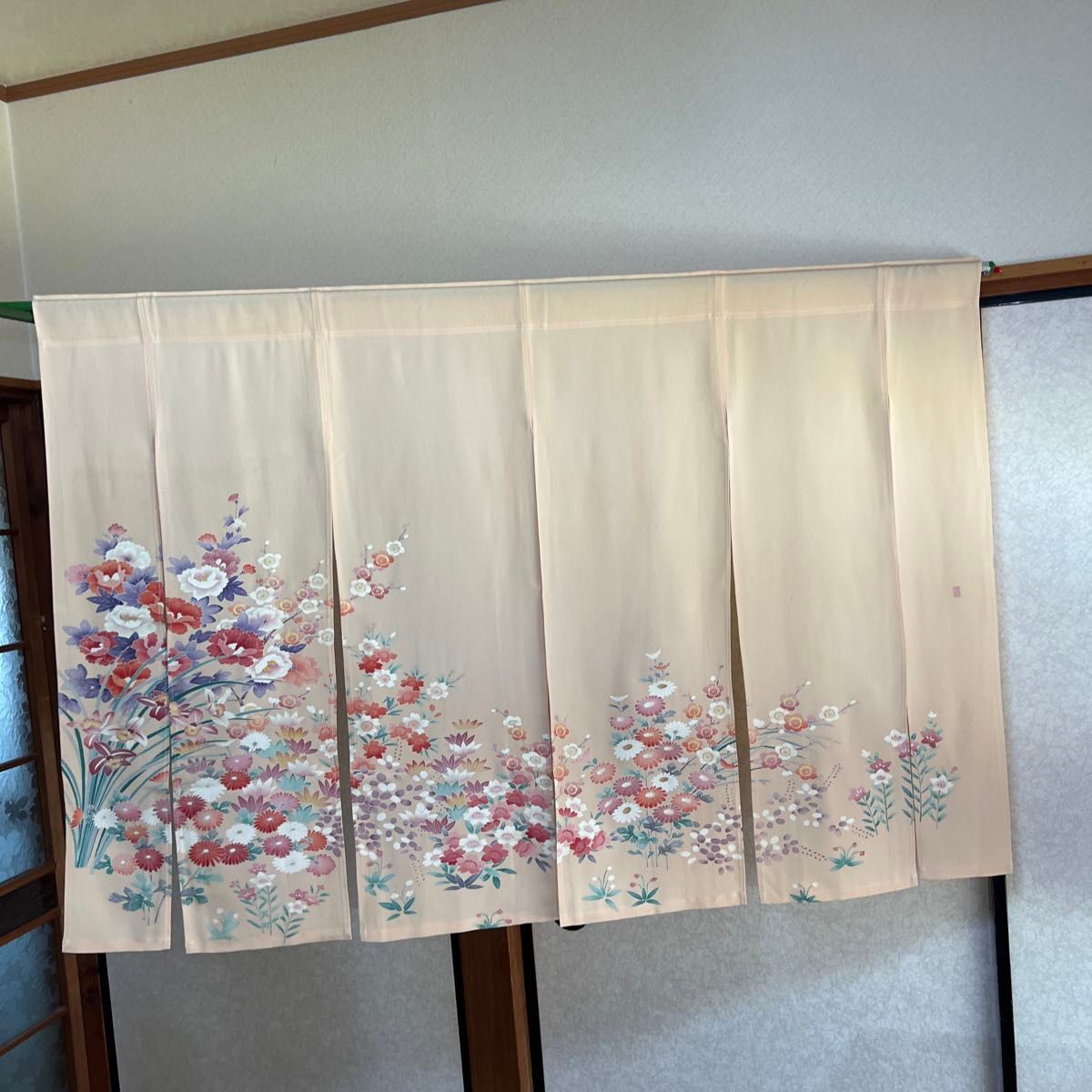 横139㎝縦95㎝着物リメイクのれん〜暖簾〜花柄いっぱい|Yahoo 横139㎝縦95㎝着物リメイクのれん〜暖簾〜花柄いっぱい|Yahoo