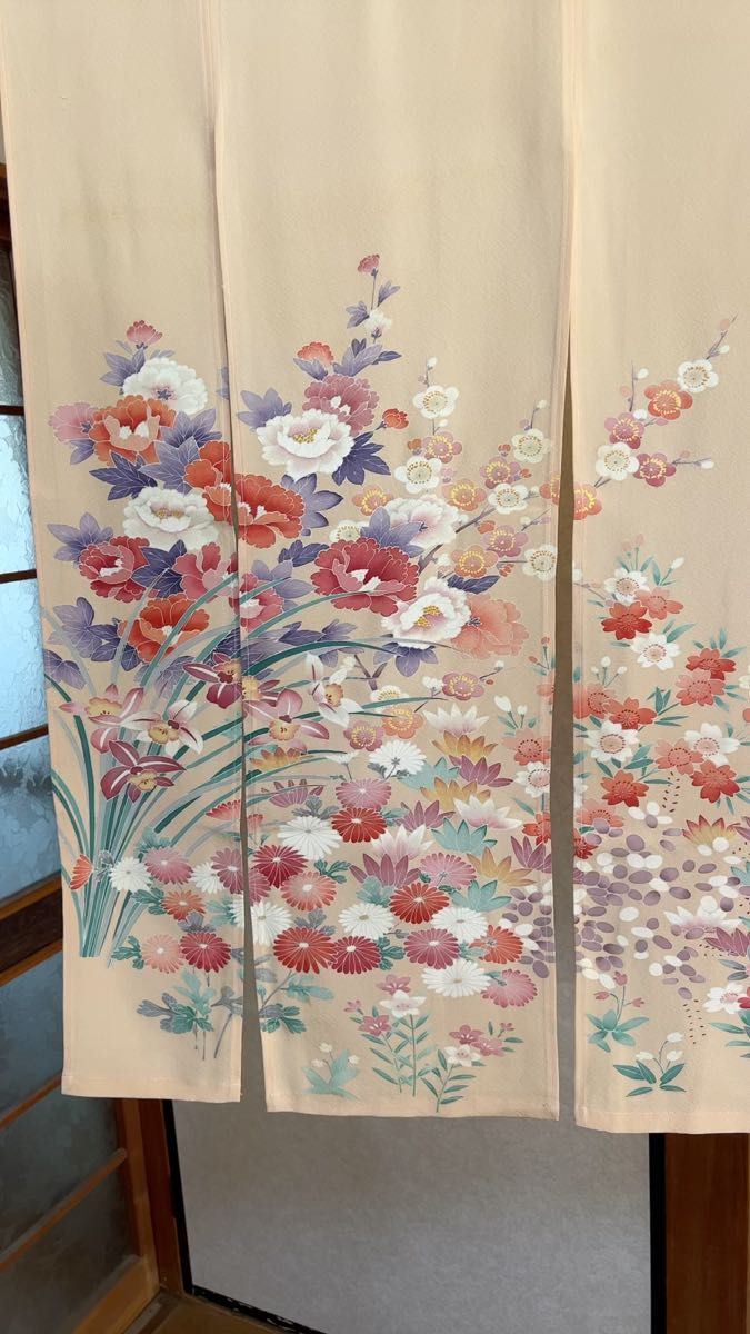 横139㎝縦95㎝着物リメイクのれん〜暖簾〜花柄いっぱい|Yahoo 横139㎝縦95㎝着物リメイクのれん〜暖簾〜花柄いっぱい|Yahoo