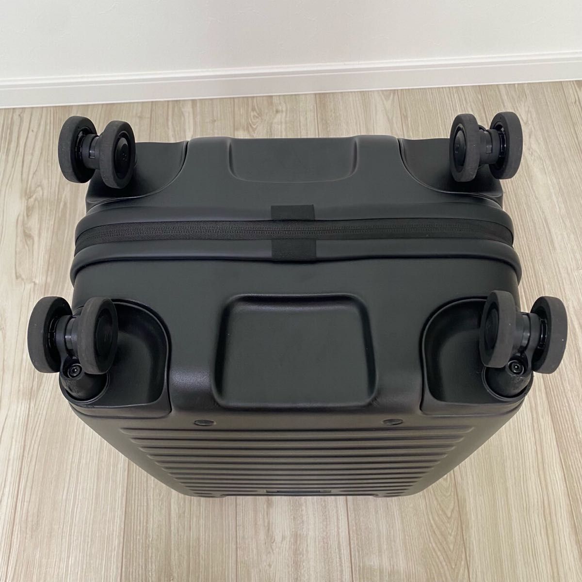 使用回数2回》LOJEL ロジェール CUBO S 黒 / 37(42)L スーツ 使用回数2回》LOJEL ロジェール CUBO S 黒 / 37(42)L スーツ