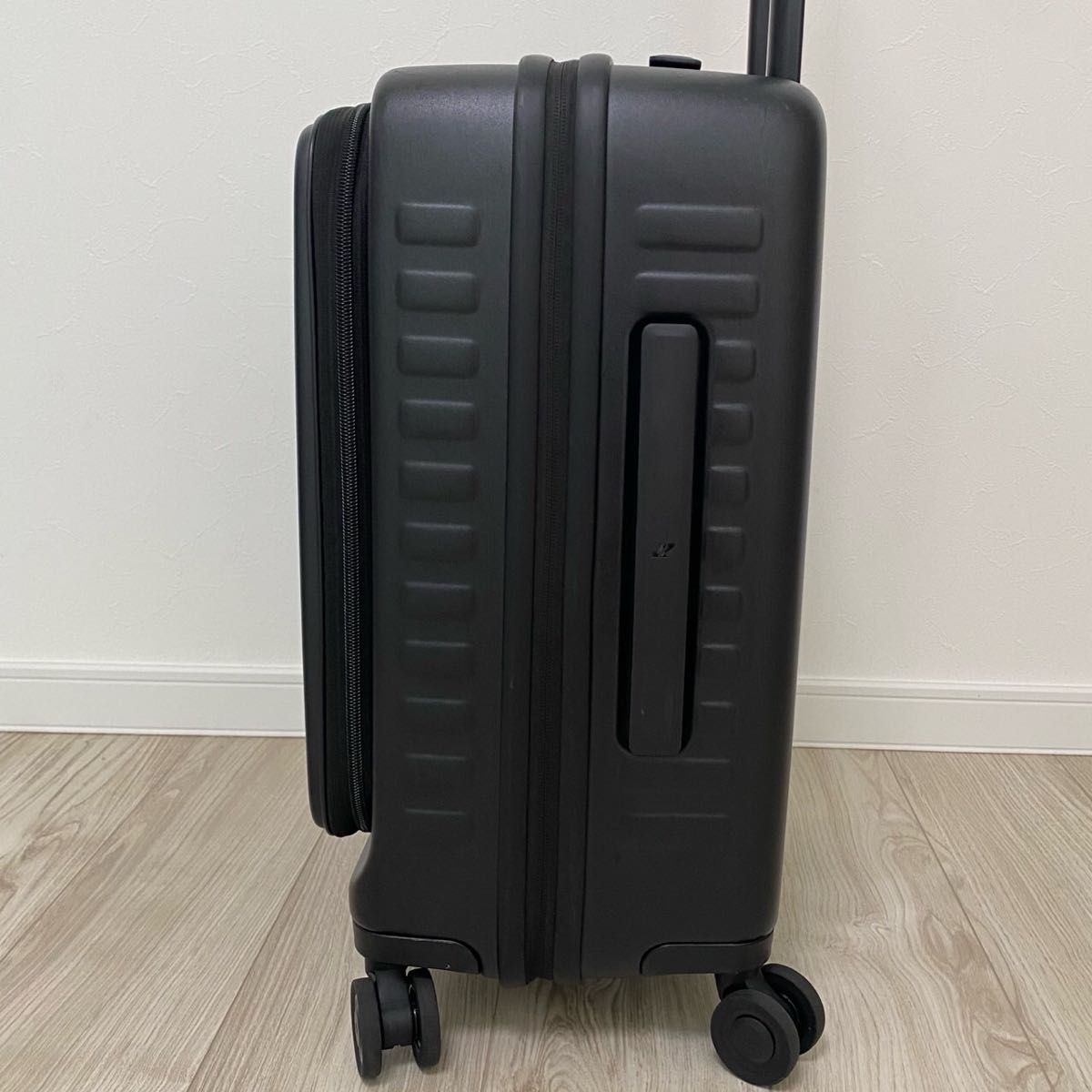 使用回数2回》LOJEL ロジェール CUBO S 黒 / 37(42)L スーツ 使用回数2回》LOJEL ロジェール CUBO S 黒 / 37(42)L スーツ