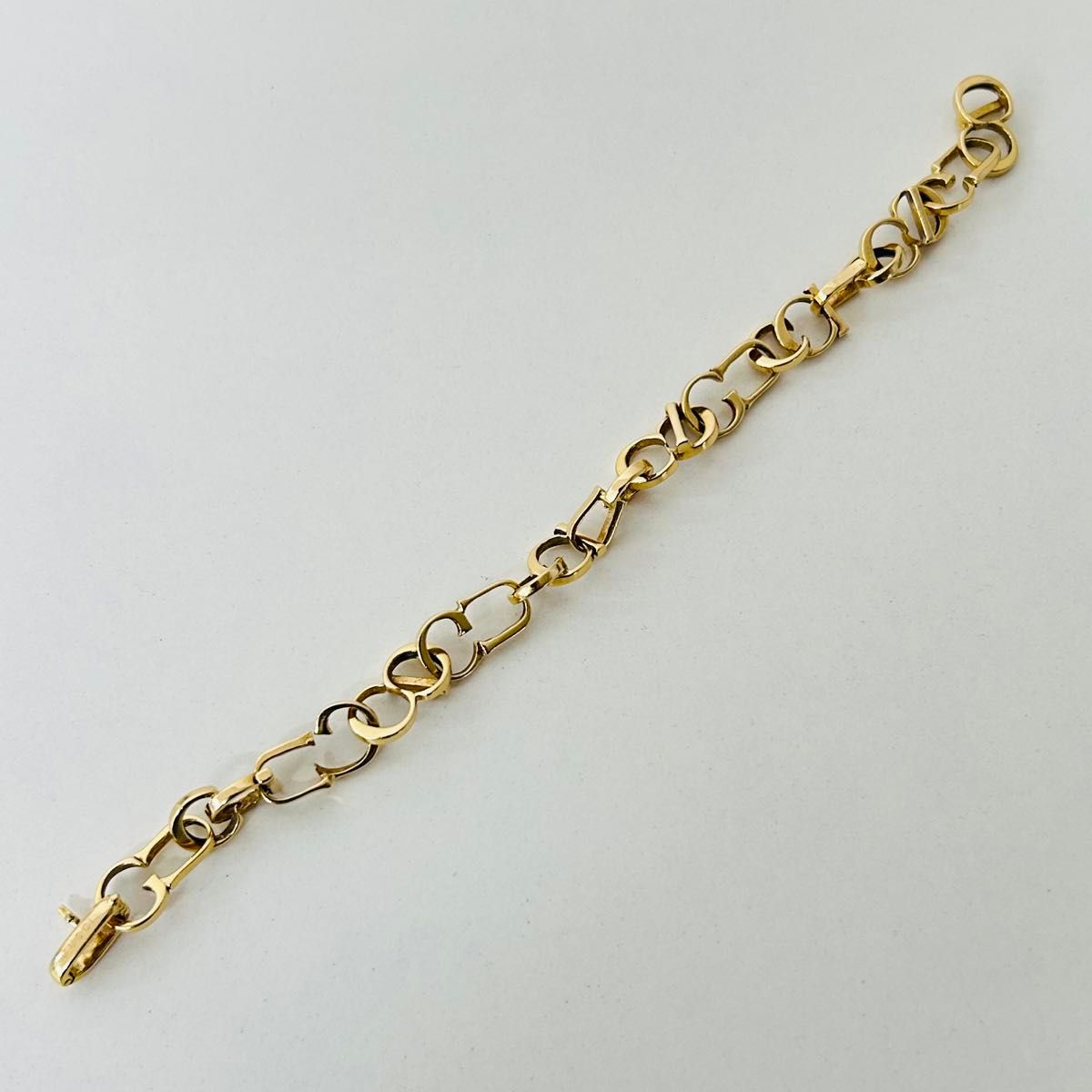 GUCCI グッチ K18 18金 750 ロゴ ブレスレット|Yahoo!フリマ GUCCI グッチ K18 18金 750 ロゴ ブレスレット|Yahoo!フリマ