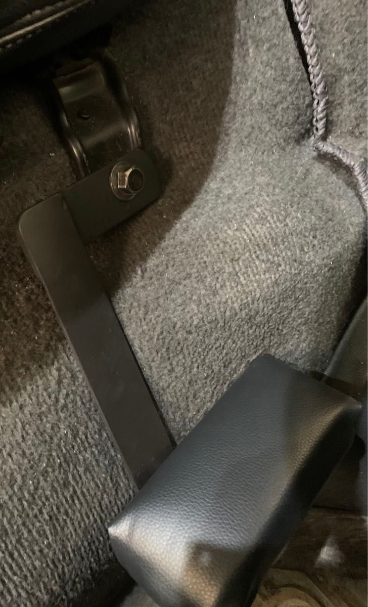 200系ハイエース フットレスト【新品・未使用】運転席・助手席用 200系ハイエース フットレスト【新品・未使用】運転席・助手席用