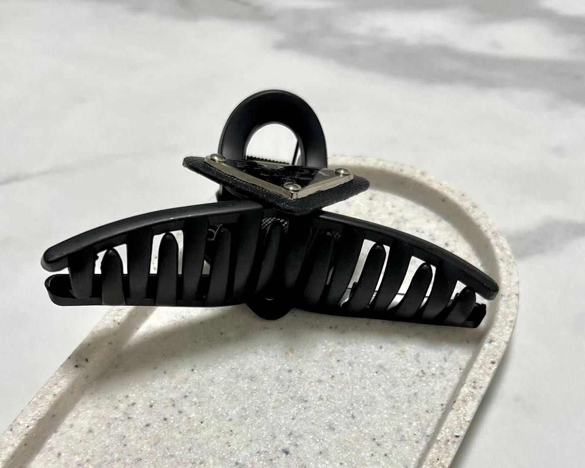 数量限定値下げ プラダ【PRADA】ヘアクリップ バレッタ 数量限定値下げ プラダ【PRADA】ヘアクリップ バレッタ
