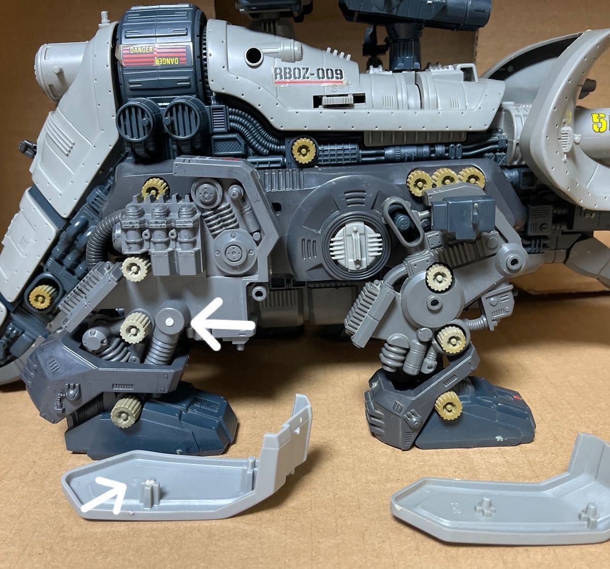 メカ生体ゾイド【マッドサンダー(トリケラトプス型)】組立済み メカ生体ゾイド【マッドサンダー(トリケラトプス型)】組立済み