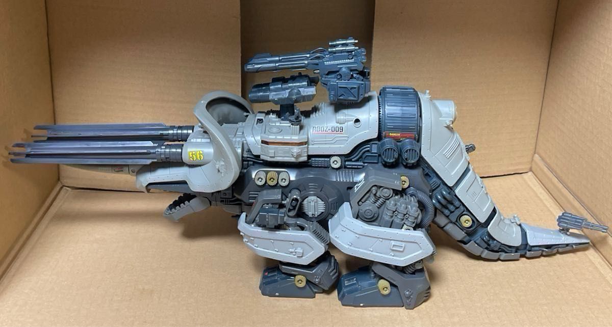 メカ生体ゾイド【マッドサンダー(トリケラトプス型)】組立済み メカ生体ゾイド【マッドサンダー(トリケラトプス型)】組立済み