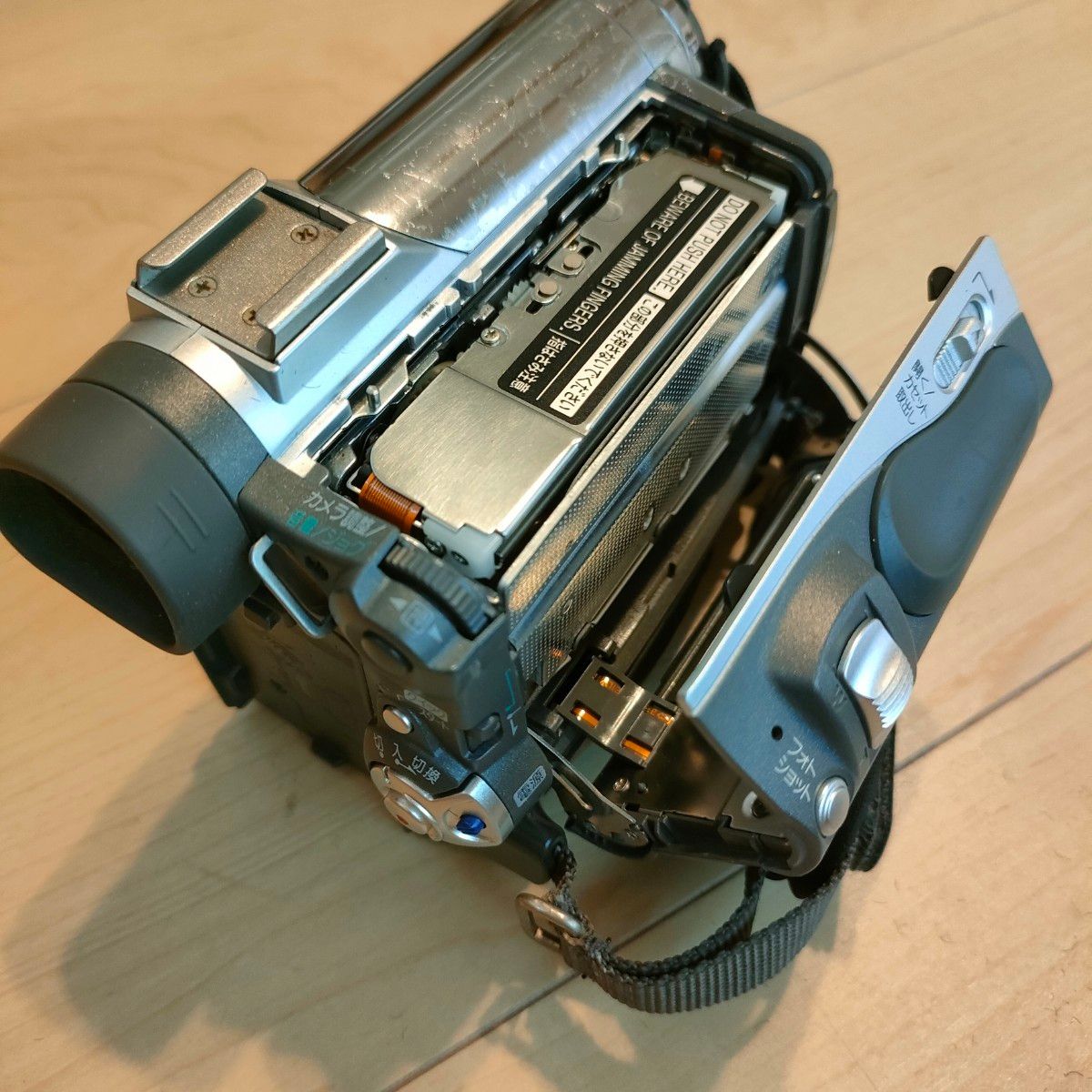 ジャンク品 カセット装填不可】Panasonic ビデオカメラ NV-GS5 ジャンク品 カセット装填不可】Panasonic ビデオカメラ NV-GS5