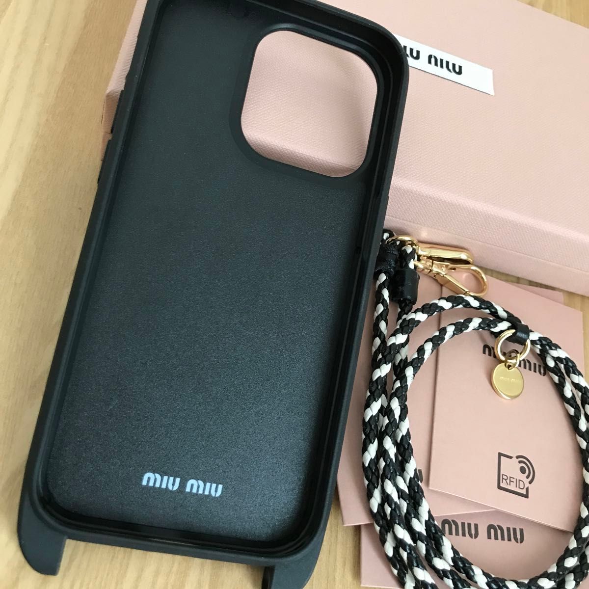 極美品 ミュウミュウ miumiu iPhone14Pro ケース スマホケース 極美品 ミュウミュウ miumiu iPhone14Pro ケース スマホケース