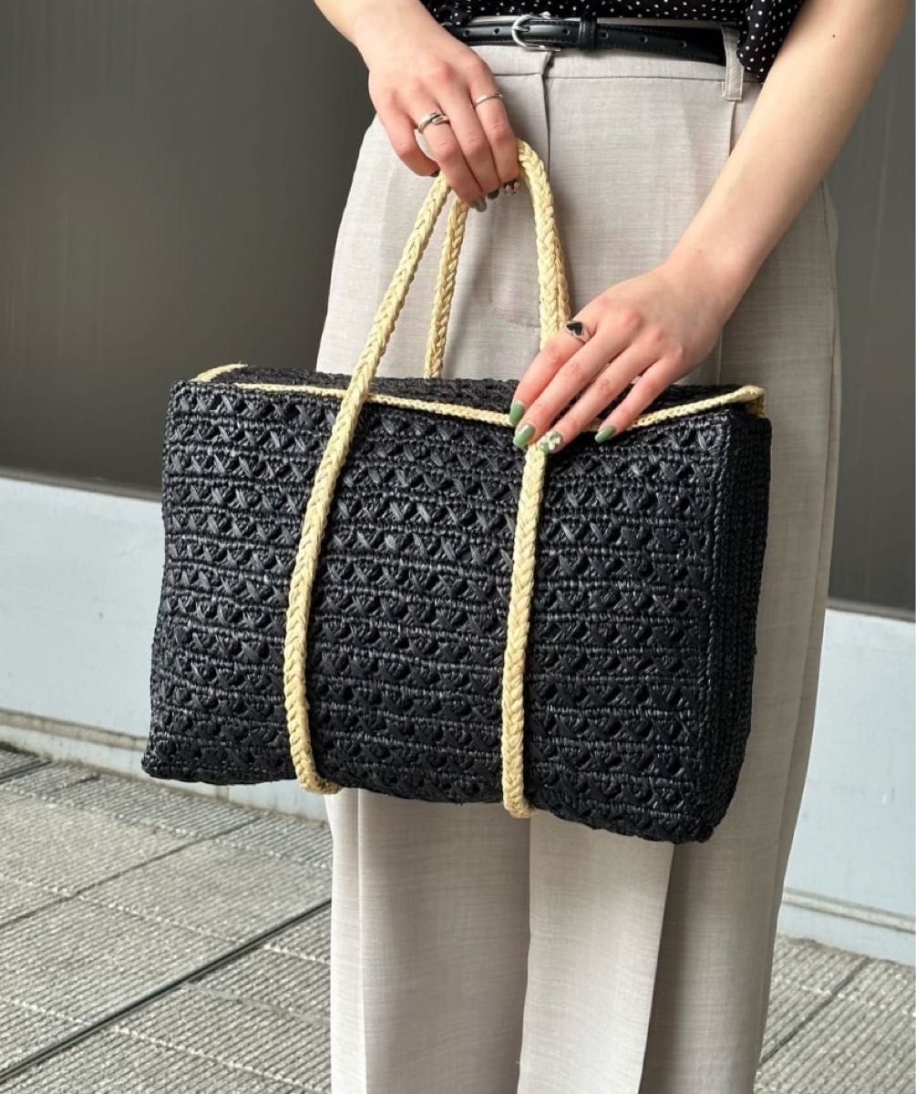 メゾンエヌアッシュパリ【新作/美品】VIOLETTE フラップバッグ メゾンエヌアッシュパリ【新作/美品】VIOLETTE フラップバッグ