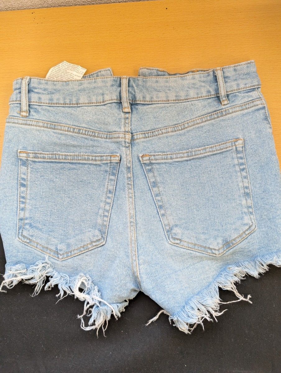 ZARA ダメージデニム ショートパンツ デニムパンツ XSサイズ ZARA ダメージデニム ショートパンツ デニムパンツ XSサイズ