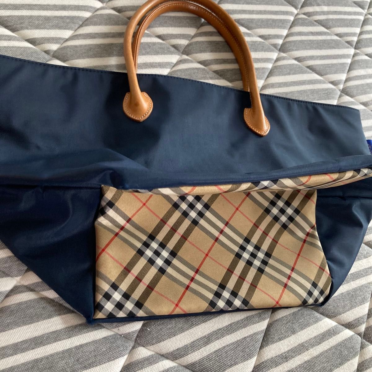 BURBERRY バーバリーブルーレーベル 舟型 トートバッグ ネイビー BURBERRY バーバリーブルーレーベル 舟型 トートバッグ ネイビー