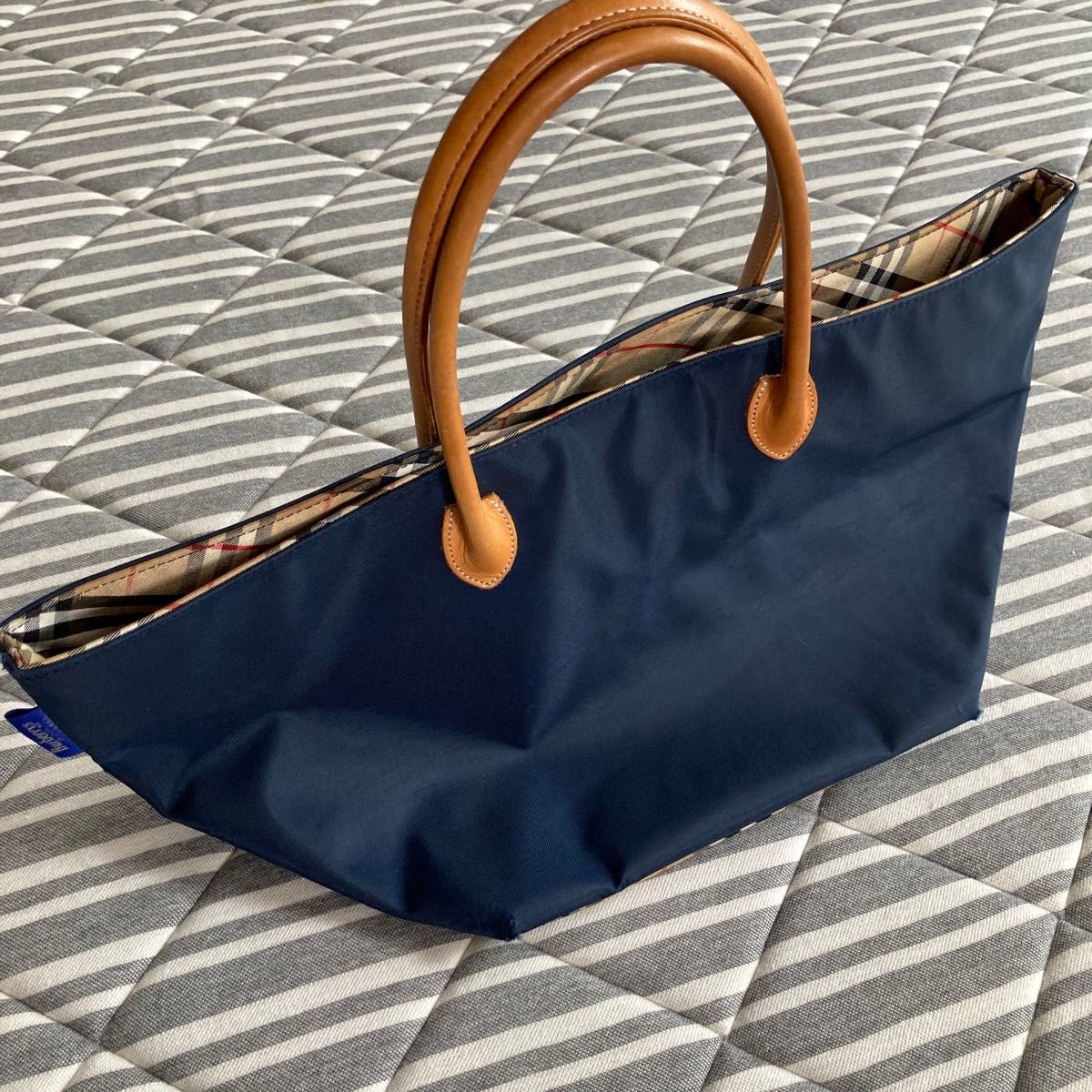 BURBERRY バーバリーブルーレーベル 舟型 トートバッグ ネイビー BURBERRY バーバリーブルーレーベル 舟型 トートバッグ ネイビー
