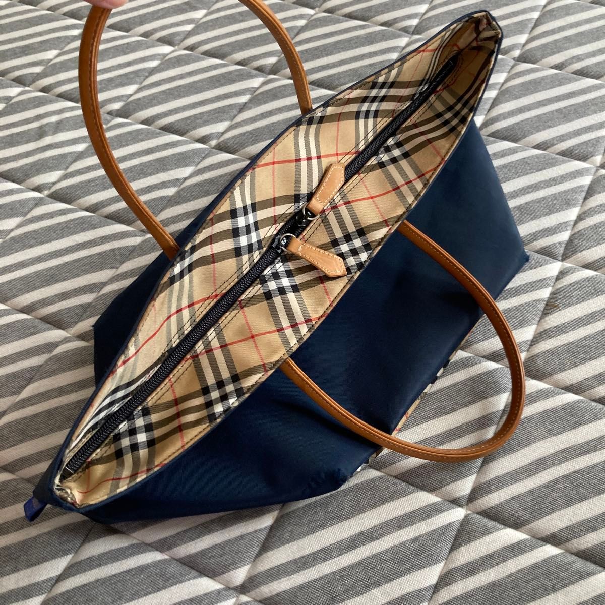 BURBERRY バーバリーブルーレーベル 舟型 トートバッグ ネイビー BURBERRY バーバリーブルーレーベル 舟型 トートバッグ ネイビー