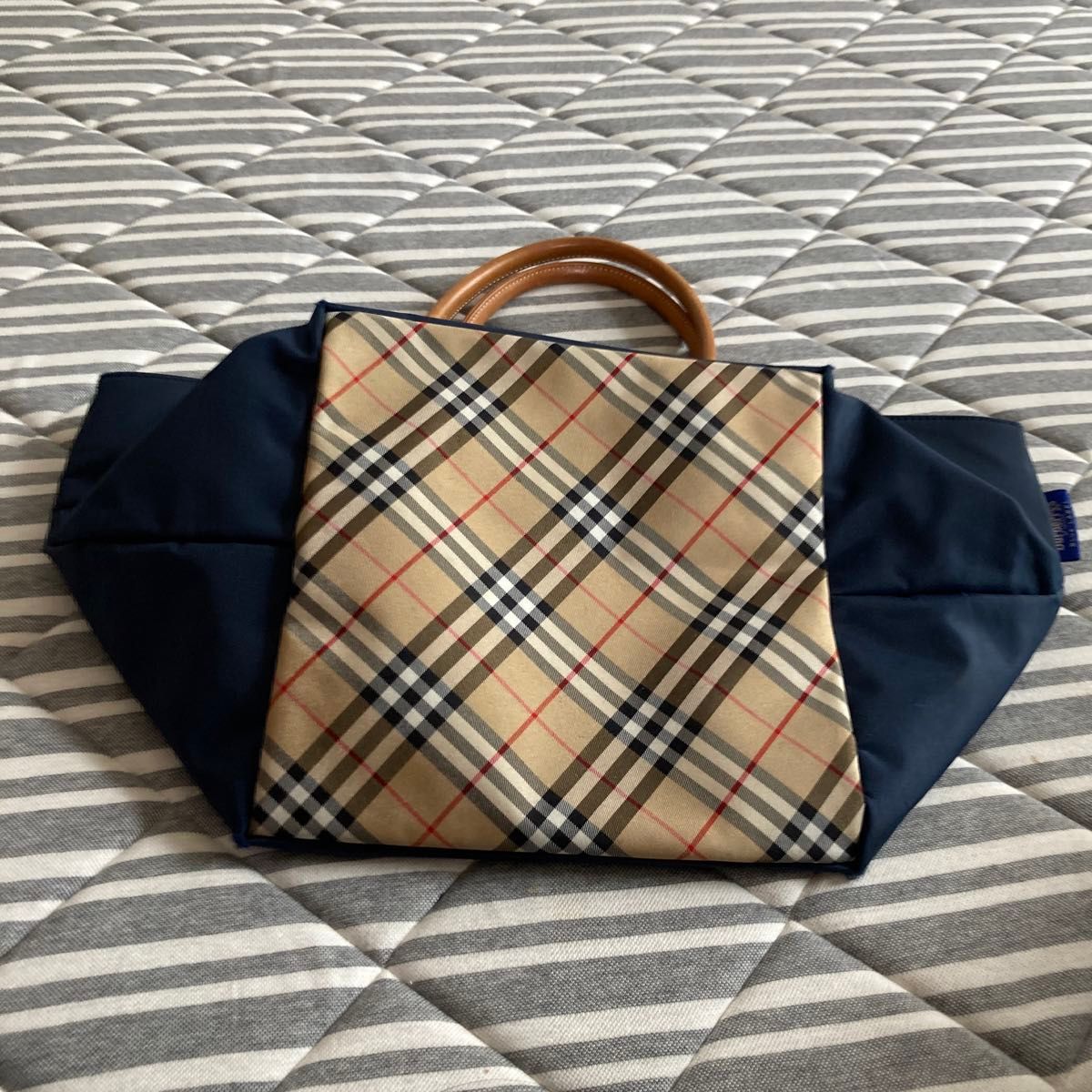 BURBERRY バーバリーブルーレーベル 舟型 トートバッグ ネイビー BURBERRY バーバリーブルーレーベル 舟型 トートバッグ ネイビー