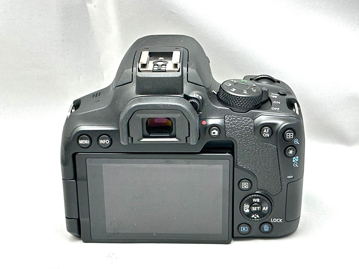 ショット数2 000以下 未使用に近い EOS kiss X10i レンズキット ショット数2 000以下 未使用に近い EOS kiss X10i レンズキット