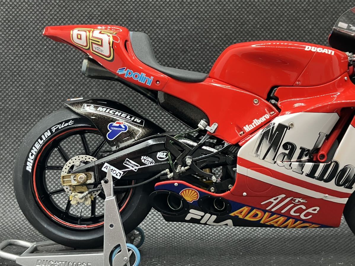 Yahoo!オークション - 1/12 Ducati Desmosedici GP4 #65 塗装済 Yahoo!オークション - 1/12 Ducati Desmosedici GP4 #65 塗装済