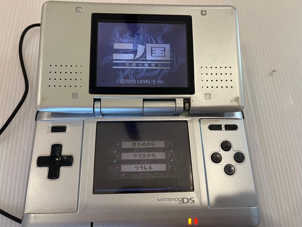 動作品 ニンテンドーDS 本体のみ NTR-001 ホワイト シルバー2台 動作品 ニンテンドーDS 本体のみ NTR-001 ホワイト シルバー2台