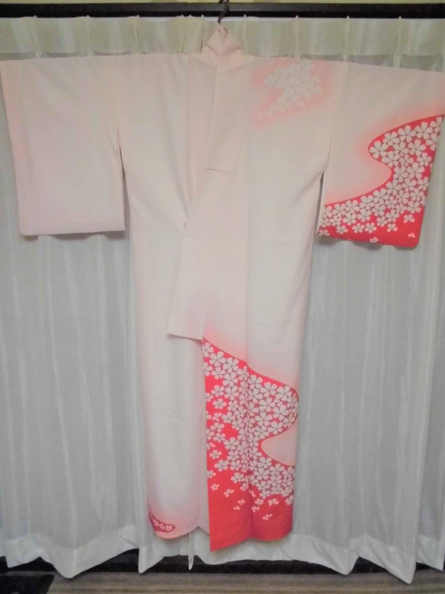 舞台用　薄いピンク色に裾赤に桜柄の袷の付け下げ／裄1尺8寸
