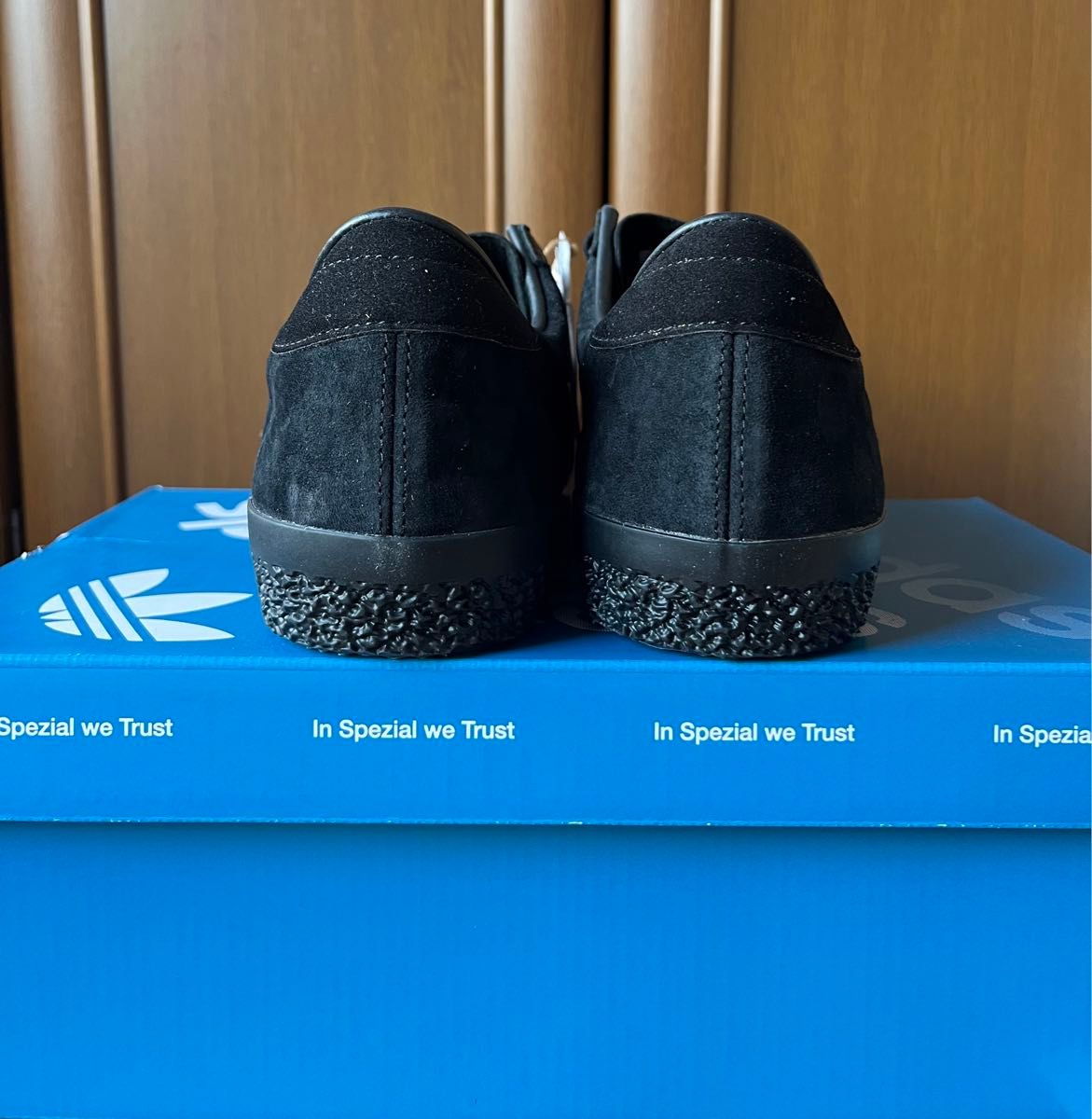 adidas Gazelle SPZL アディダス ガゼル スペツィアル トリプル adidas Gazelle SPZL アディダス ガゼル スペツィアル トリプル