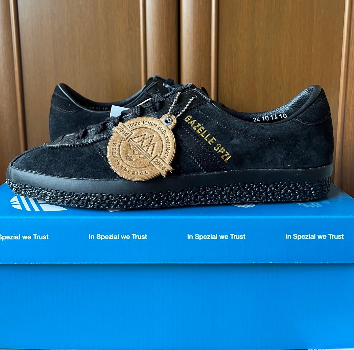 adidas Gazelle SPZL アディダス ガゼル スペツィアル トリプル adidas Gazelle SPZL アディダス ガゼル スペツィアル トリプル