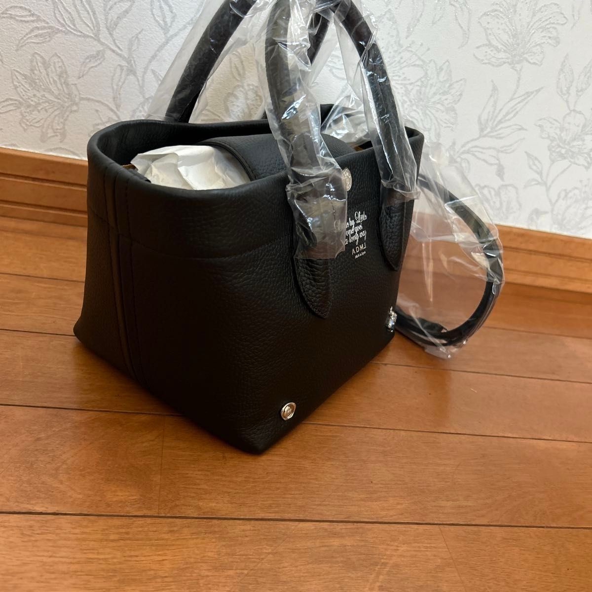 最終特別価格 新品 タグ付き ADMJ ビー キューブバッグ 完売 最終特別価格 新品 タグ付き ADMJ ビー キューブバッグ 完売