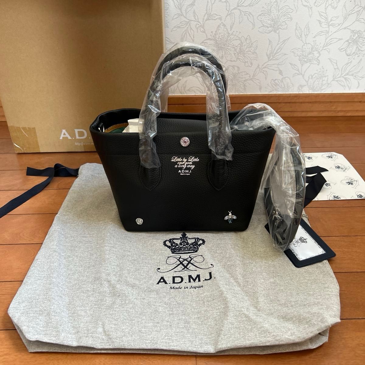 最終特別価格 新品 タグ付き ADMJ ビー キューブバッグ 完売 最終特別価格 新品 タグ付き ADMJ ビー キューブバッグ 完売