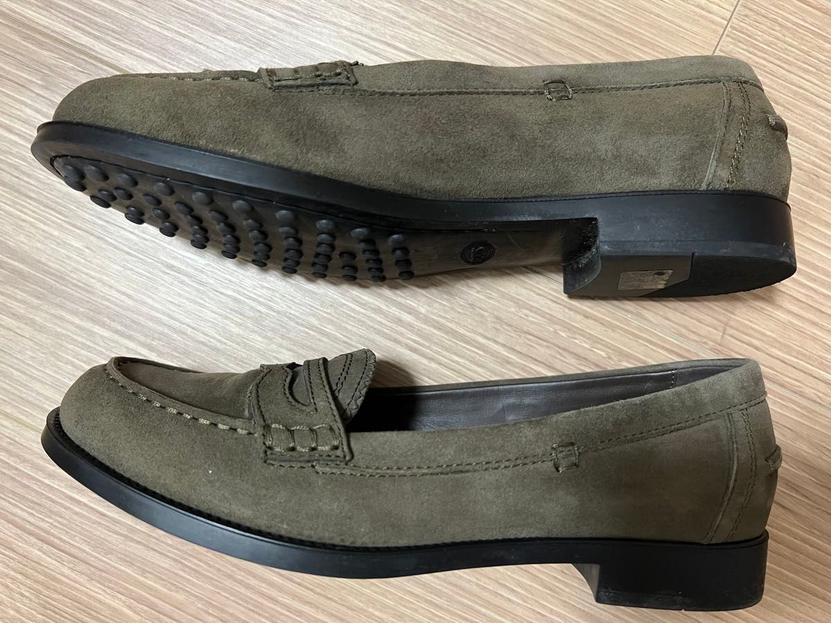 美品 TOD'S ローファー ハーフサドル スエード カーキ 37 5表記 美品 TOD'S ローファー ハーフサドル スエード カーキ 37 5表記