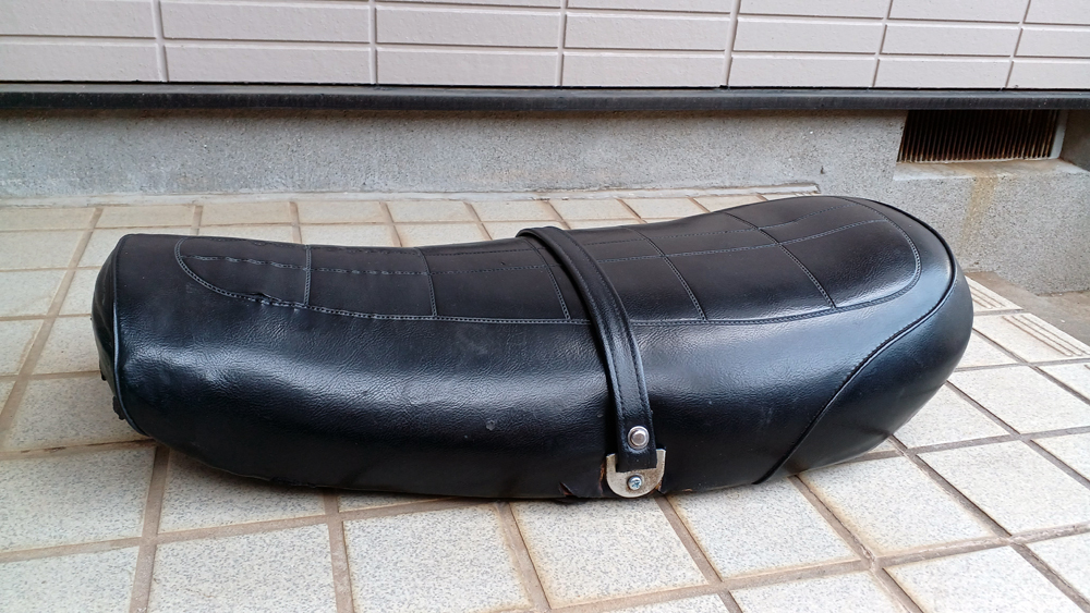 カワサキ Z1 Z2 KZ1000 KZ900 D1 A4 当時物Z系シート純正 カワサキ Z1 Z2 KZ1000 KZ900 D1 A4 当時物Z系シート純正