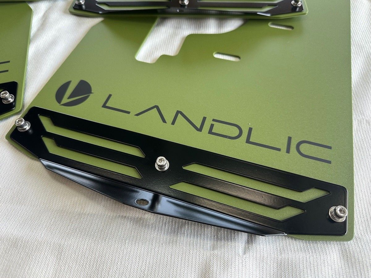 デリカD 5後期車用マッドフラップ(オリーブグリーン) LANDLIC デリカD 5後期車用マッドフラップ(オリーブグリーン) LANDLIC