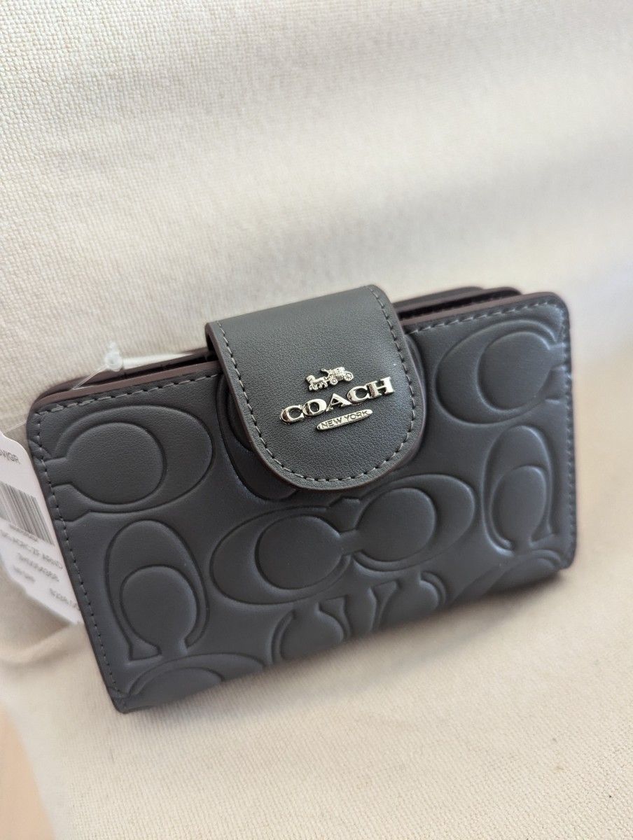 最新作 新品未使用COACHコーチ 2つ折り財布 ・シグネチャー 最新作 新品未使用COACHコーチ 2つ折り財布 ・シグネチャー