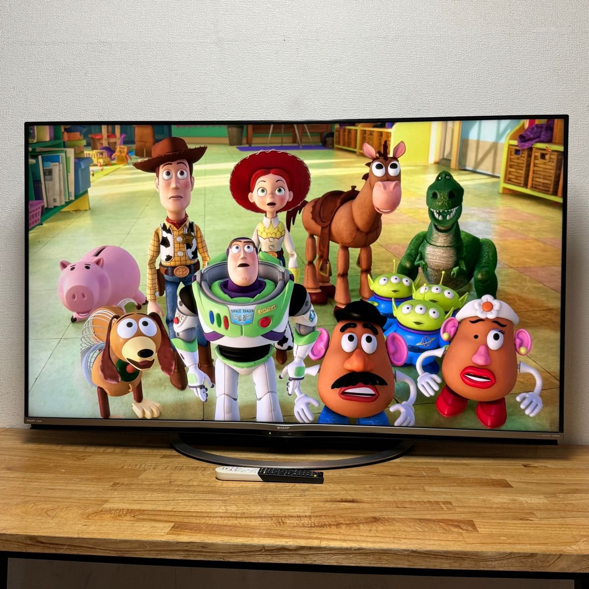 シャープ 60インチ 4K 液晶テレビ AQUOS LC-60US5 Android TV 2 シャープ 60インチ 4K 液晶テレビ AQUOS LC-60US5 Android TV 2