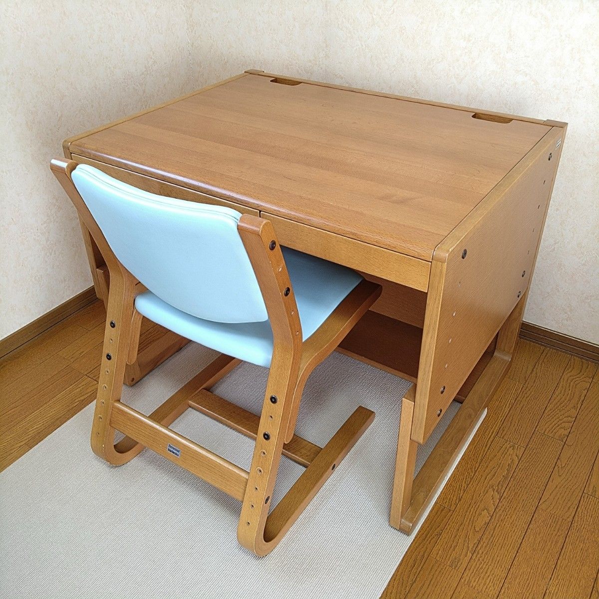 学習椅子 デスクチェア ベネッセ カリモク家具 机は別売り 学習椅子 デスクチェア ベネッセ カリモク家具 机は別売り