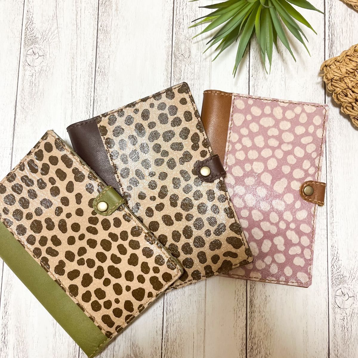 ダルメシアン柄　マルチケース  母子手帳ケース　パスポートケース  お薬手帳カバー　手帳カバー　本革　レザークラフト  レザー