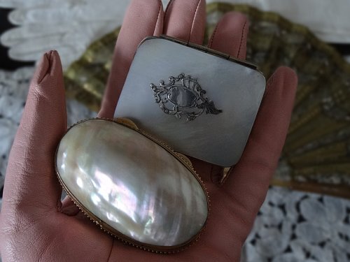 Grace アンティーク フランス 1900年 マザーオブパール (白蝶貝 Grace アンティーク フランス 1900年 マザーオブパール (白蝶貝