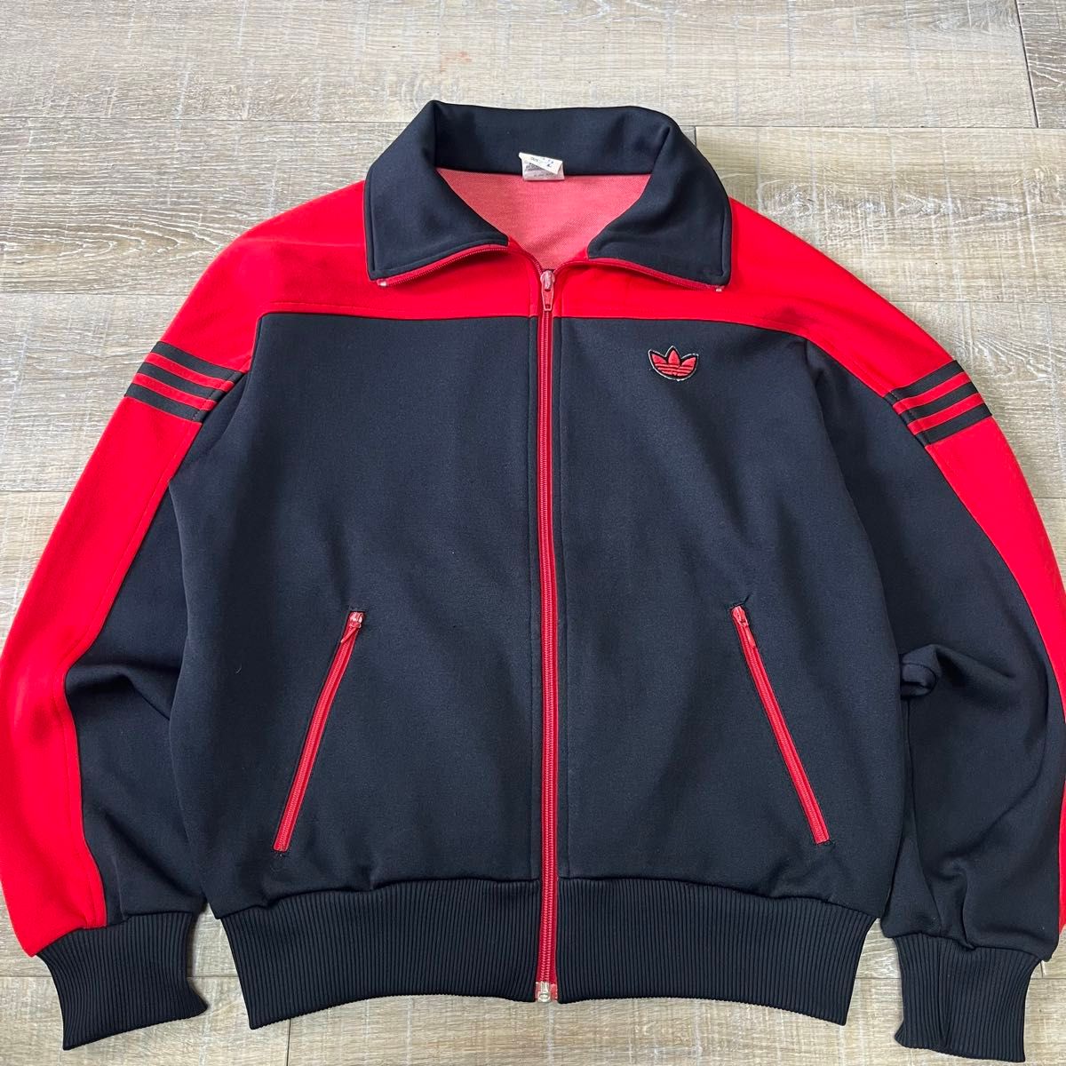 人気提案 80s adidas トラックジャケット デサント製 西ドイツ 黒 赤 アディダス
