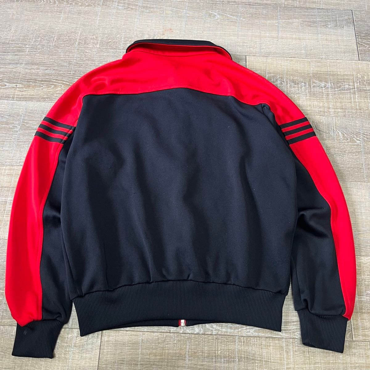 80s adidas トラックジャケット デサント製 西ドイツ 黒 赤 80s adidas トラックジャケット デサント製 西ドイツ 黒 赤