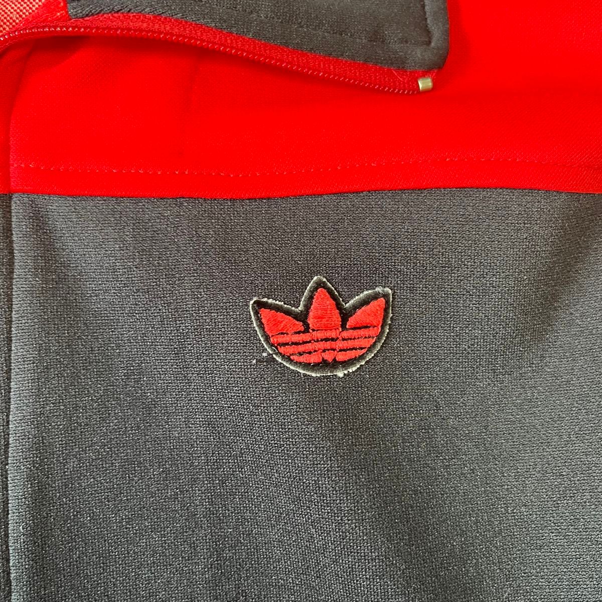 80s adidas トラックジャケット デサント製 西ドイツ 黒 赤 80s adidas トラックジャケット デサント製 西ドイツ 黒 赤