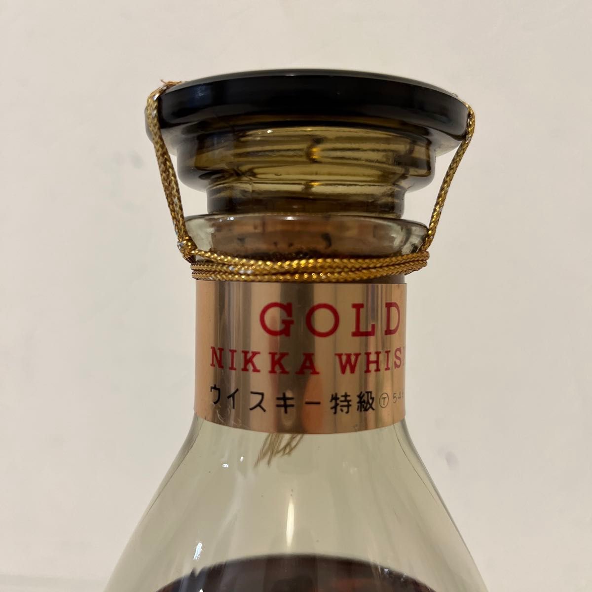 1950年代 ゴールドニッカ 箱付き 特級 カガミクリスタル製 古酒 1950年代 ゴールドニッカ 箱付き 特級 カガミクリスタル製 古酒