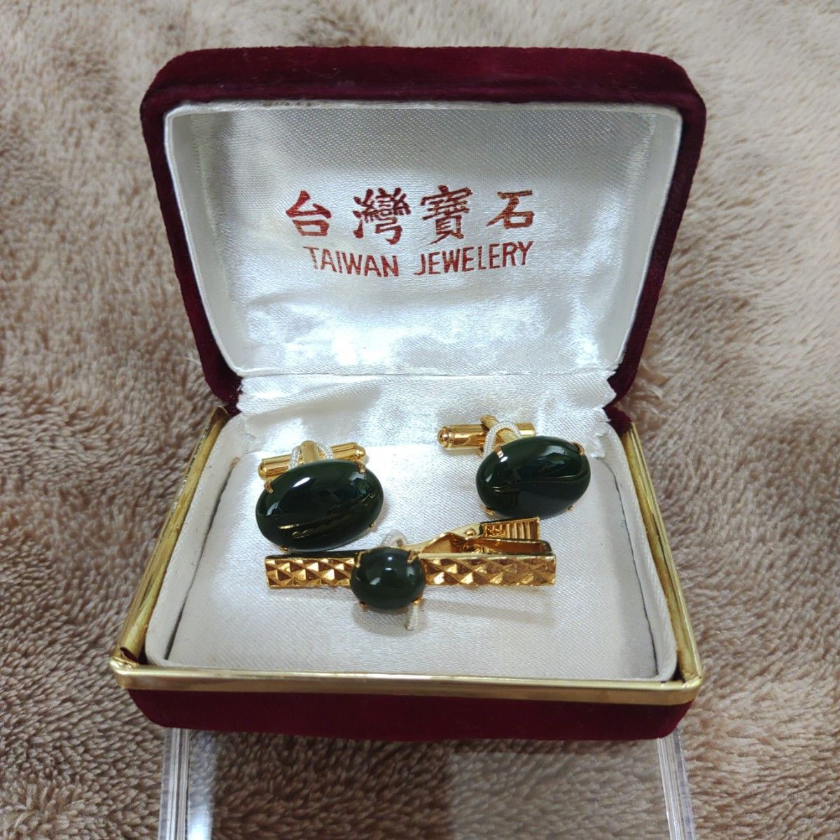 台湾宝石 カフスボタン ネクタイピン タイピン 翡翠 緑 グリーン 台湾宝石 カフスボタン ネクタイピン タイピン 翡翠 緑 グリーン