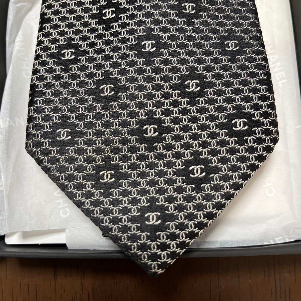 極美品 箱付 シャネル ネクタイ 黒・銀 CCココマーク|Yahoo 極美品 箱付 シャネル ネクタイ 黒・銀 CCココマーク|Yahoo