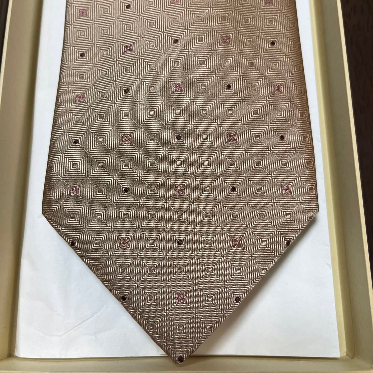 未使用箱付 LVルイヴィトン ネクタイ 茶色 ダミエ シルク 未使用箱付 LVルイヴィトン ネクタイ 茶色 ダミエ シルク