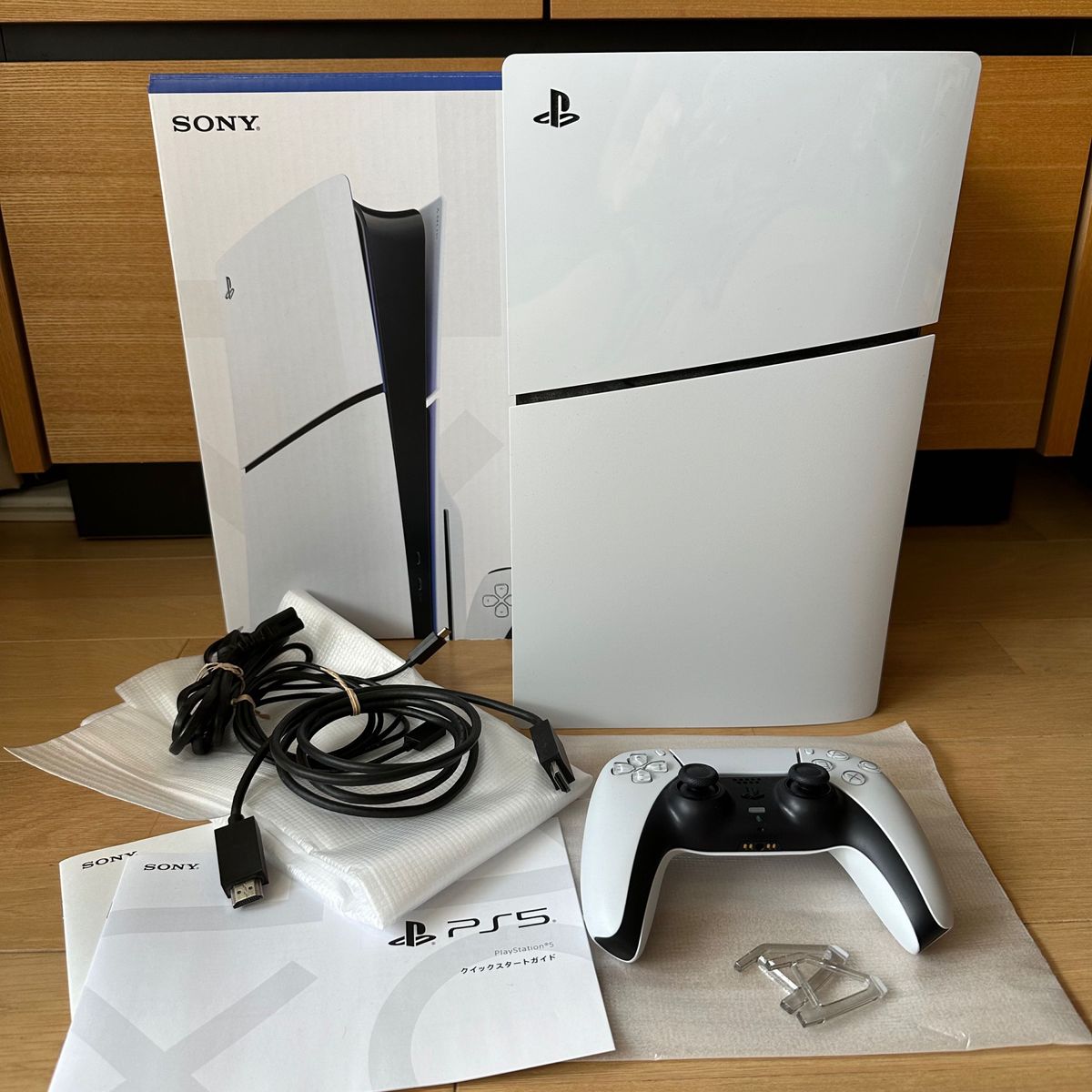 美品】プレステ5 新型 PlayStation5 CFI-2000A01 美品】プレステ5 新型 PlayStation5 CFI-2000A01